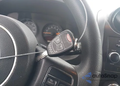 2014 Jeep Compass Sport из США, поврежденный, VIN 1C4NJCBA3ED513382